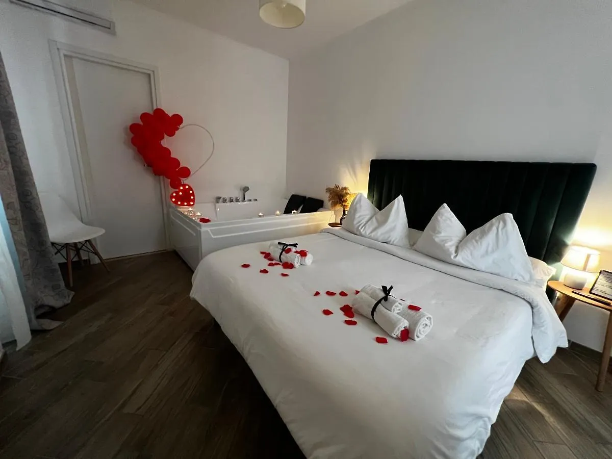 Sea Fly Guest House Фьюмичино 0*,